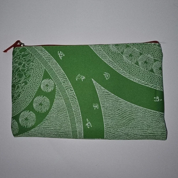 Emirates Travel Bag Zipping Closure With Sleepmask and Earplugs - Picture 6 of 6